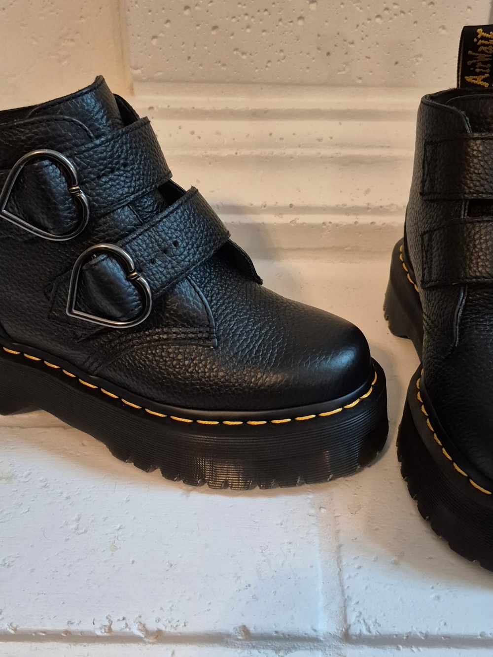 Brand New Dr. Martens Devon Heart Boots - Black (Size US 7L)
